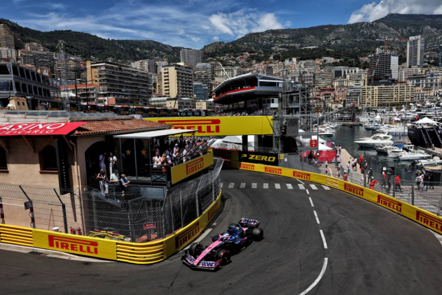 Пьер Гасли за рулём Alpine A525 на трассе в Монако, фото XPB