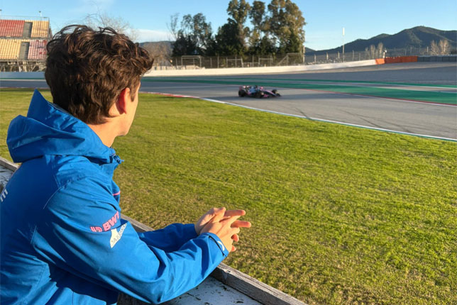 Франко Колапинто наблюдает за тестами Пьера Гасли