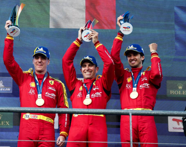 Экипаж Ferrari №51 на подиуме в Спа, фото XPB
