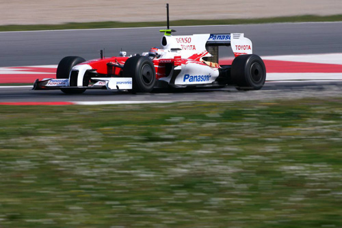 Испания. Барселона. Тимо Глок за рулем TF109