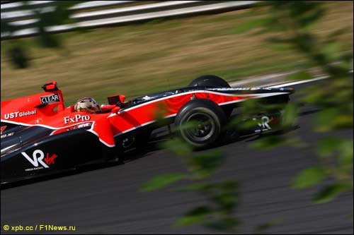 Тимо Глок за рулем Virgin VR-01 на Гран При Венгрии