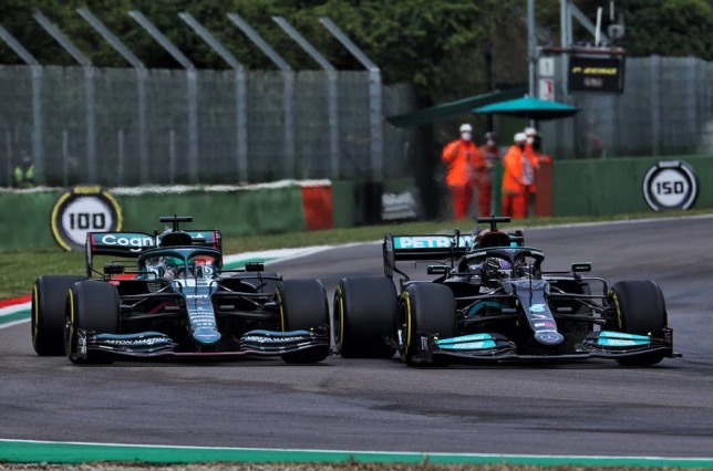 Машины Aston Martin и Mercedes, фото XPB