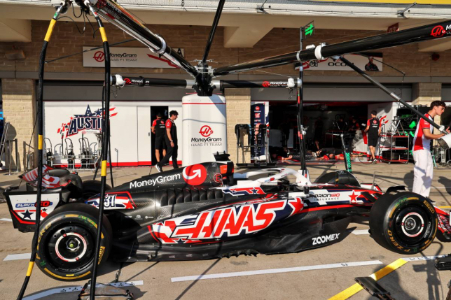 Машина Haas VF-25 на пит-лейн автодрома в Остине, фото XPB