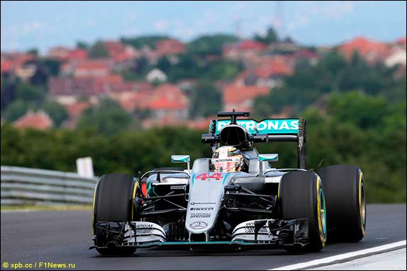 Льюис Хэмилтон