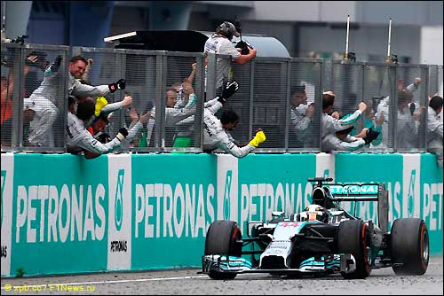 Льюис Хэмилтон