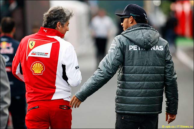Марко Маттиаччи и Льюис Хэмилтон