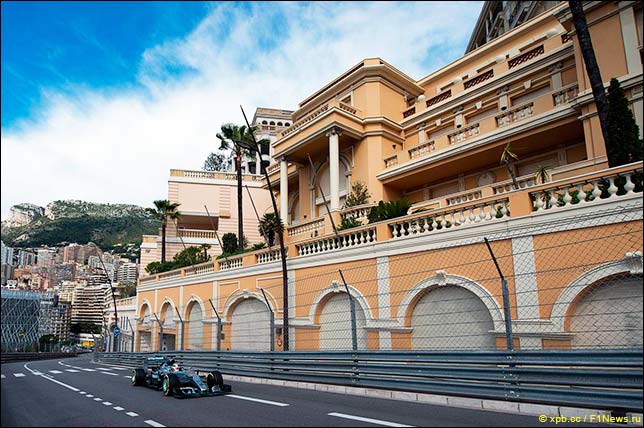 Льюис Хэмилтон