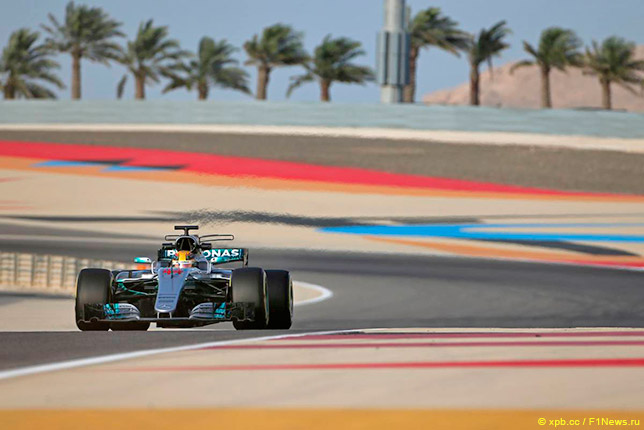 Льюис Хэмилтон на тестах в Бахрейне