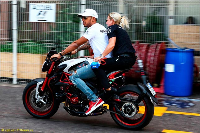 Льюис Хэмилтон