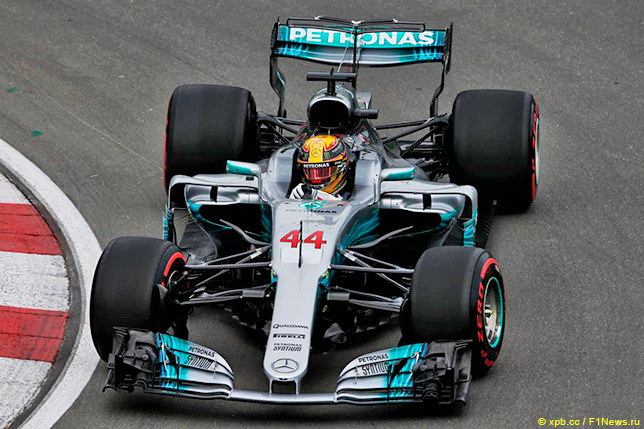 Льюис Хэмилтон на трассе в Канаде