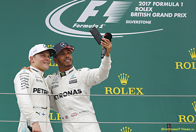 Валттери Боттас и Льюис Хэмилтон
