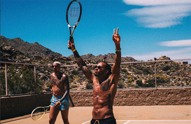 Льюис Хэмилтон на теннисном корте