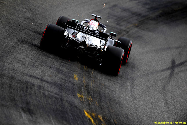 Льюис Хэмилтон на трассе в Спа