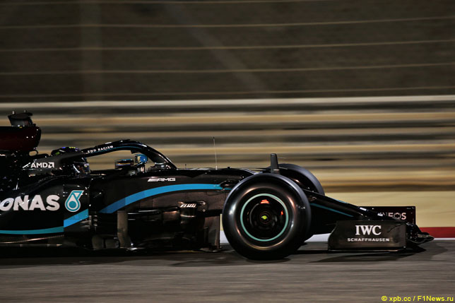 Льюис Хэмилтон тестирует шины Pirelli для сезона 2021 года