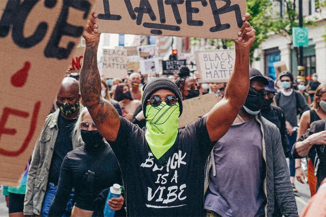 Льюис Хэмилтон на акции в поддержку движения Black Lives Matter, 2020 год