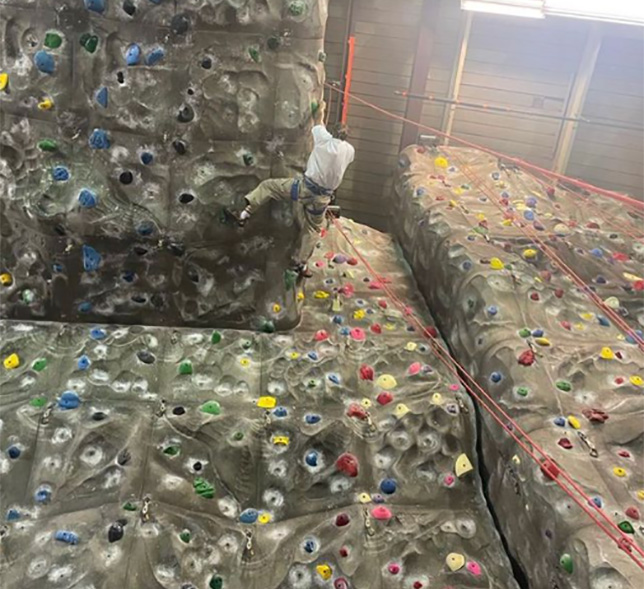 Льюис Хэмилтон - скалолаз