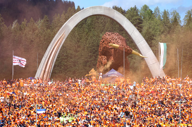 Болельщики на трибунах в Шпильберге