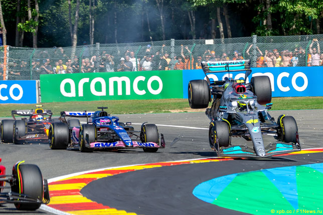 Столкновение Фернандо Алонсо и Льюиса Хэмилтона в Спа