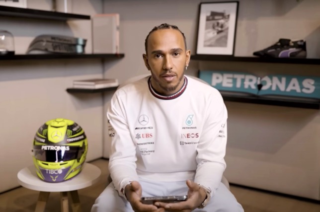 Льюис Хэмилтон, скриншо из видео Mercedes