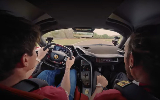 Шарль Леклер катает Льюиса Хэмилтора по трассе во Фьорано, фото из видео Ferrari