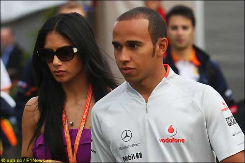 Льюис Хэмилтон и его подруга, Николь Шерзингер