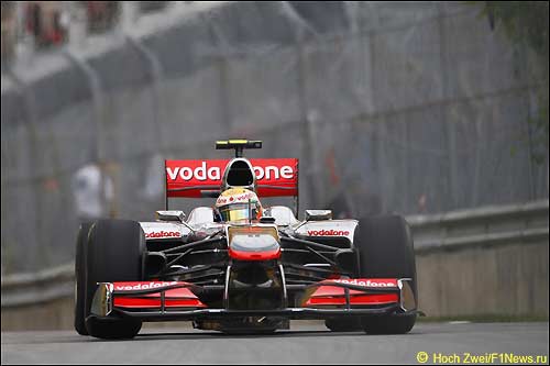 Льюис Хэмилтон на трассе в Монреале