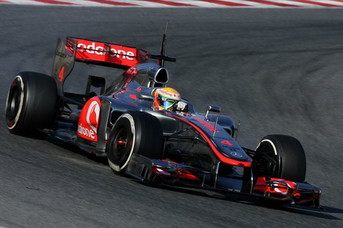 Льюис Хэмилтон на тестах в Барселоне