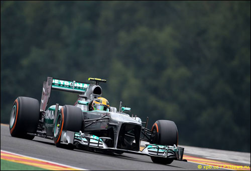 Льюис Хэмилтон за рулем Mercedes в Спа