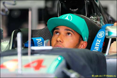 Льюис Хэмилтон