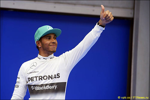 Льюис Хэмилтон - победитель квалификации в Сепанге