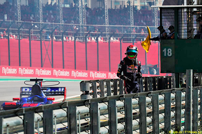 Брендон Хартли после отказа двигателя на тренировке в Бразилии