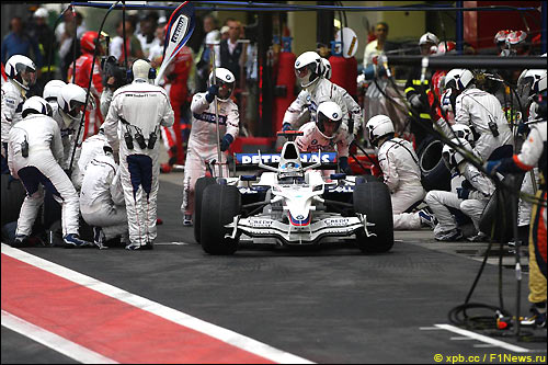 Пит-стоп Ника Хайдфельда