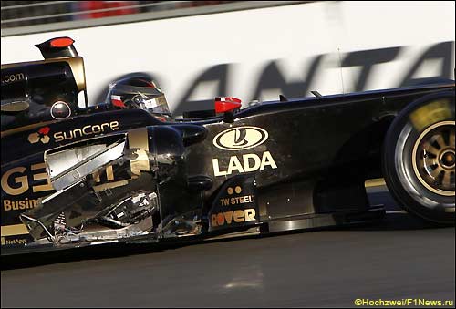 Ник Хайдфельд добрался до финиша на сильно поврежденной машине