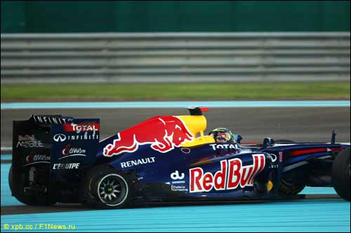 Разрушенная шина у Себастьяна Феттеля