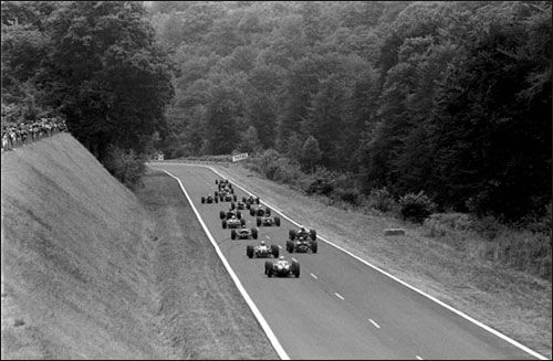 Гоночное кольцо в Руане - не зря его называли одним из самых живописных в Европе
