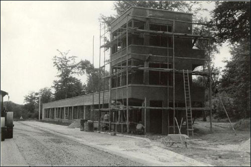 Строительство комплекса боксов на трассе в Руане. Весна 1950 года