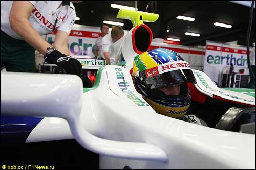 Бруно Сенна на тестах в Барселоне, ноябрь 2008 года