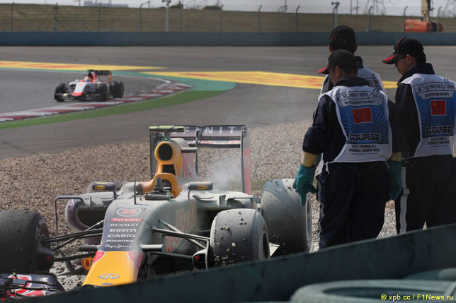 Машина Даниила Квята после схода на Гран При Китая