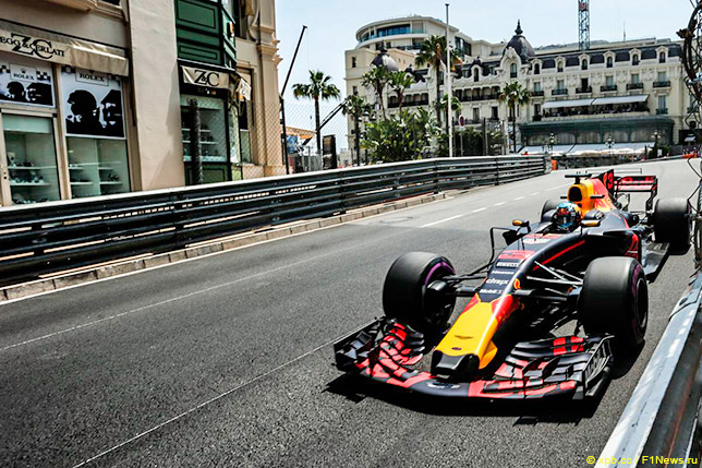 Даниэль Риккардо на трассе в Монако