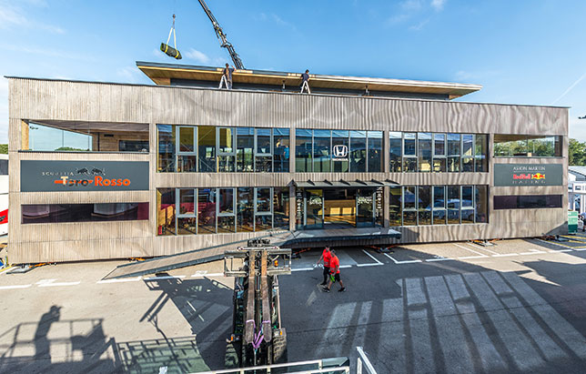 Новая Энергетическая станция Red Bull в процессе монтажа в паддоке Барселоны