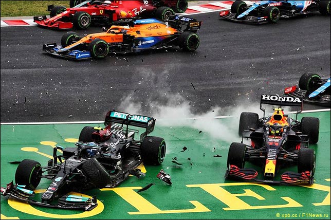 Разбитые машины Валттери Боттаса и Серхио Переса