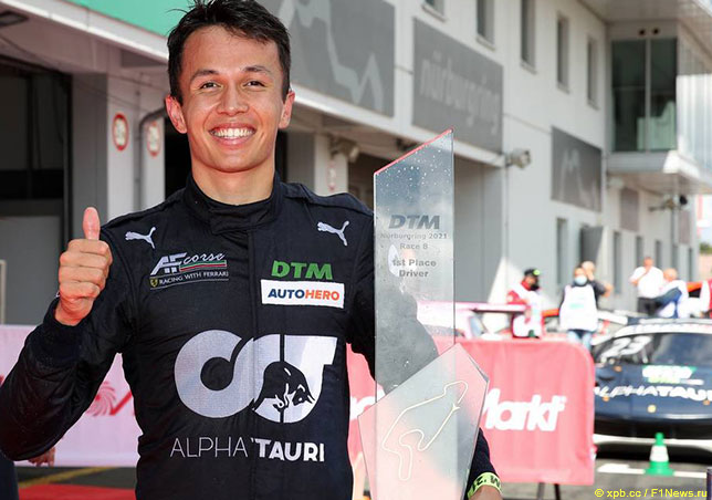 Александер Элбон после победы в августовской гонке DTM на Нюрбургринге