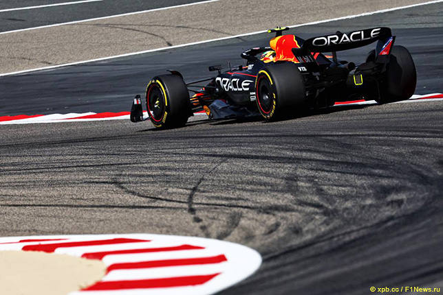 Серхио Перес за рулём RB19 в заключительный день тестов в Бахрейне