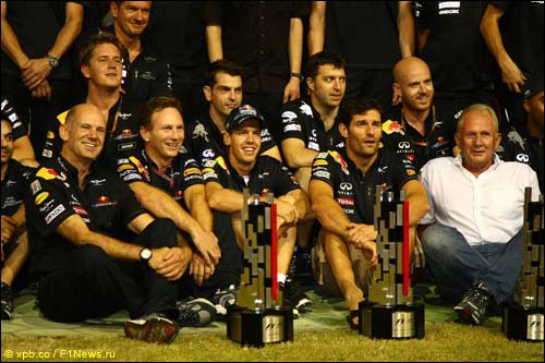В Red Bull Racing отмечают победу в Гран При Сингапура