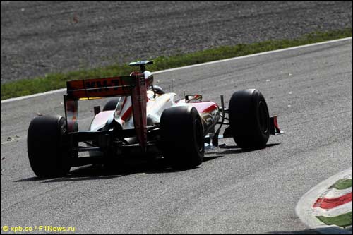 Ма Цин Хуа за рулем F112