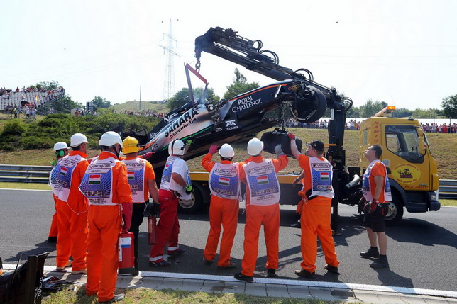 Гран При Венгрии. Эвакуация машины Серхио Переса