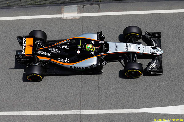 Серхио Перес на трассе в Барселоне