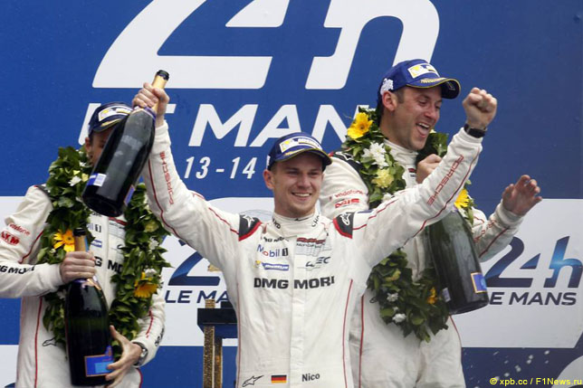Нико Хюлкенберг на подиуме в Ле-Мане, 2015 год