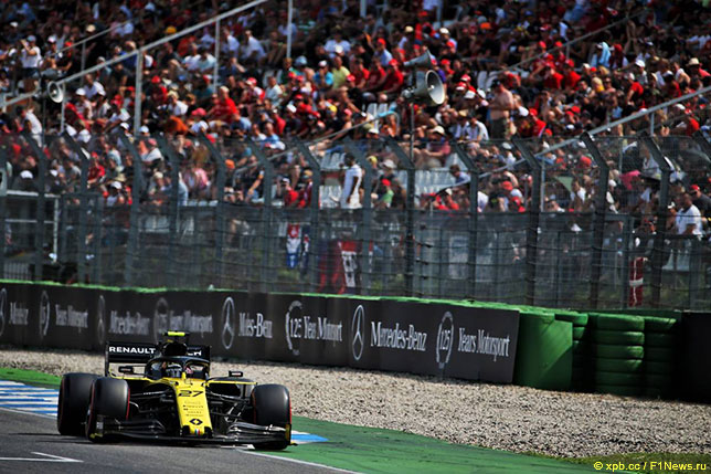 Нико Хюлкенберг за рулём R.S.19 на трассе в Хоккенхайме