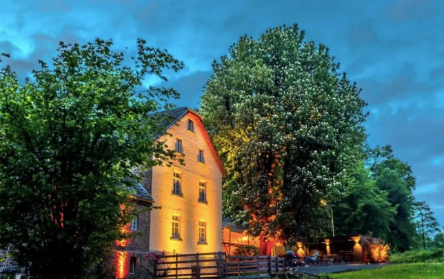 Старая мельница, где располжено заведение под названием Kupfersiefer Mühle